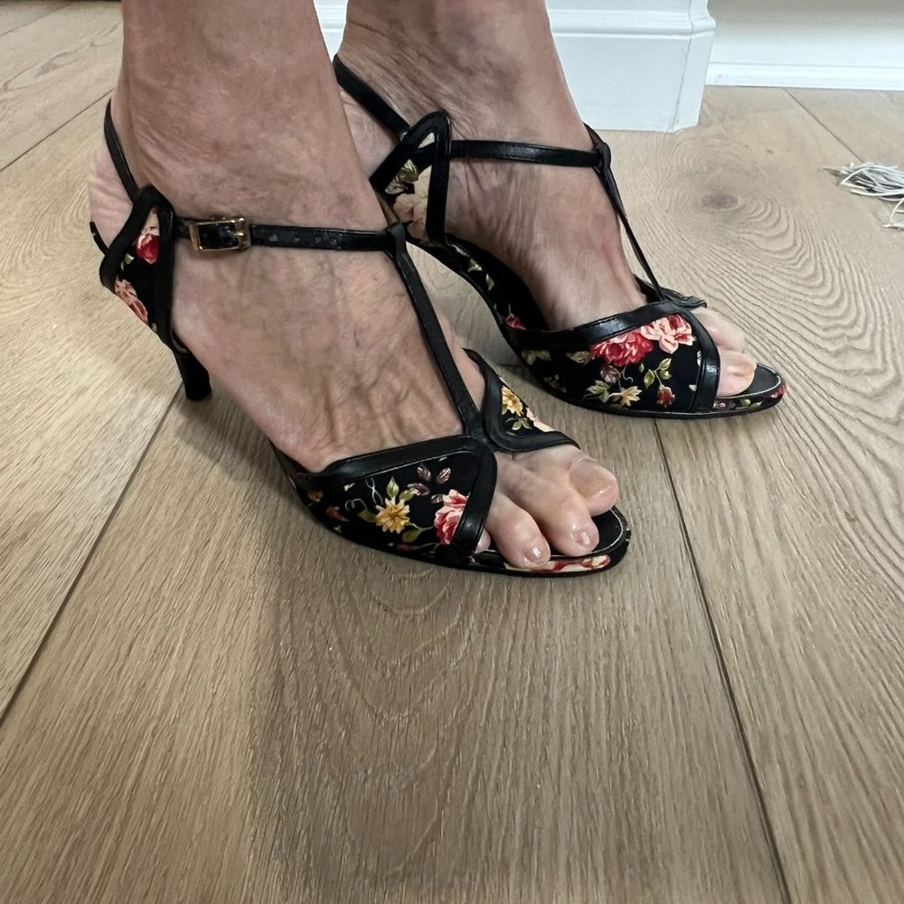 VISS open toe T-strap vintage floral kitten heels - Picture 2 of 14